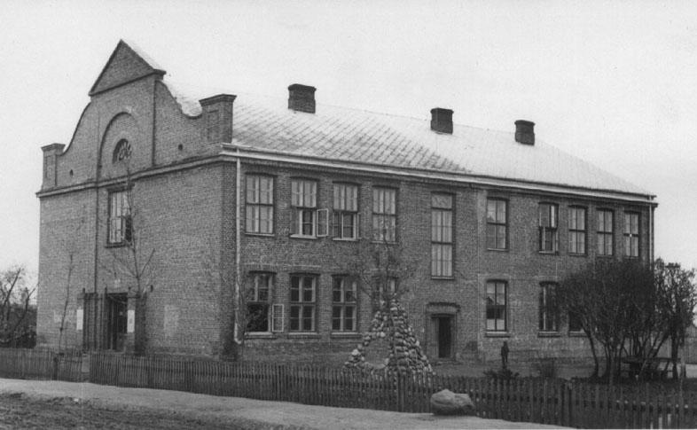 Найстаріша фотографія школи в Цицові
